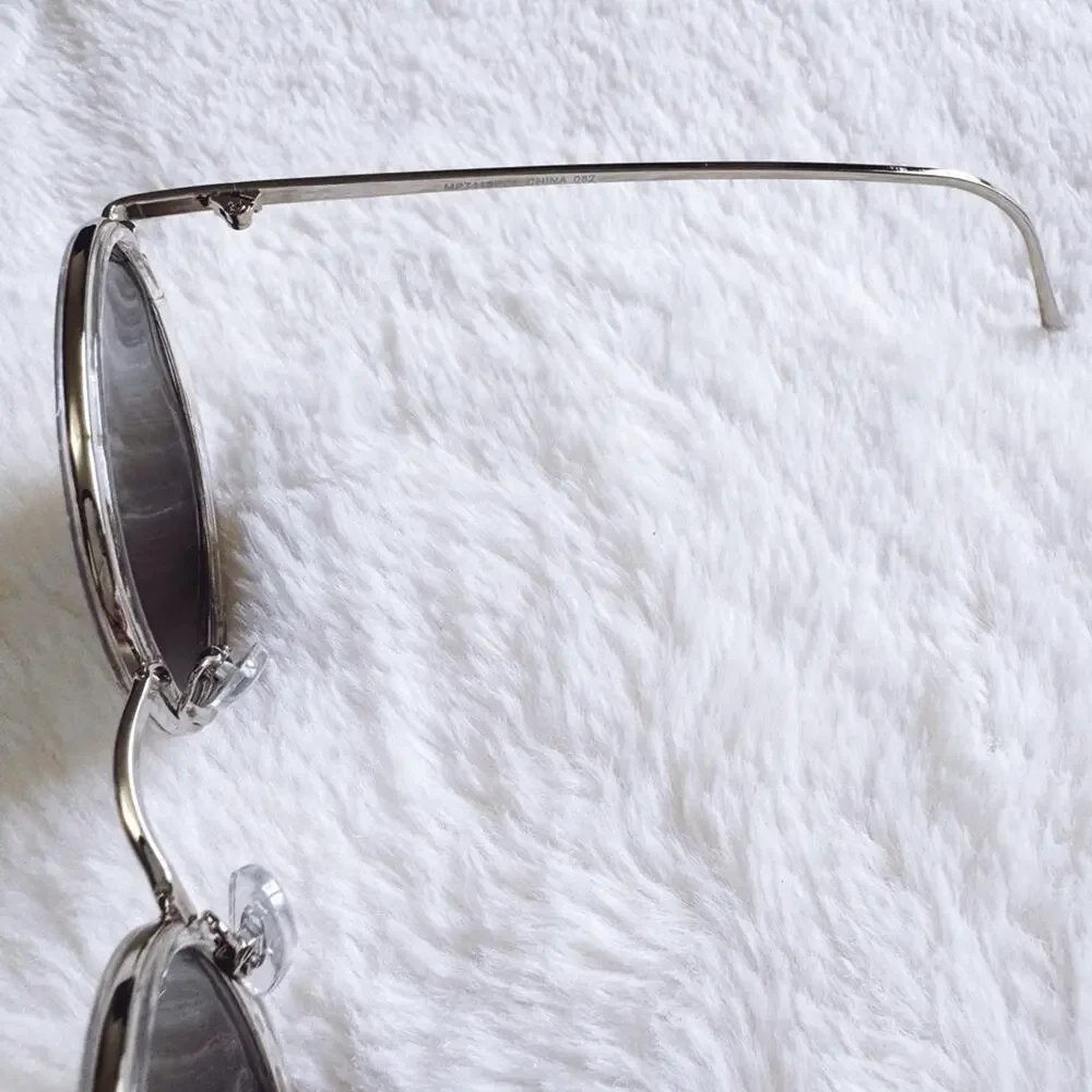 Dean Black w/ Silver Rims Round Sunglasses